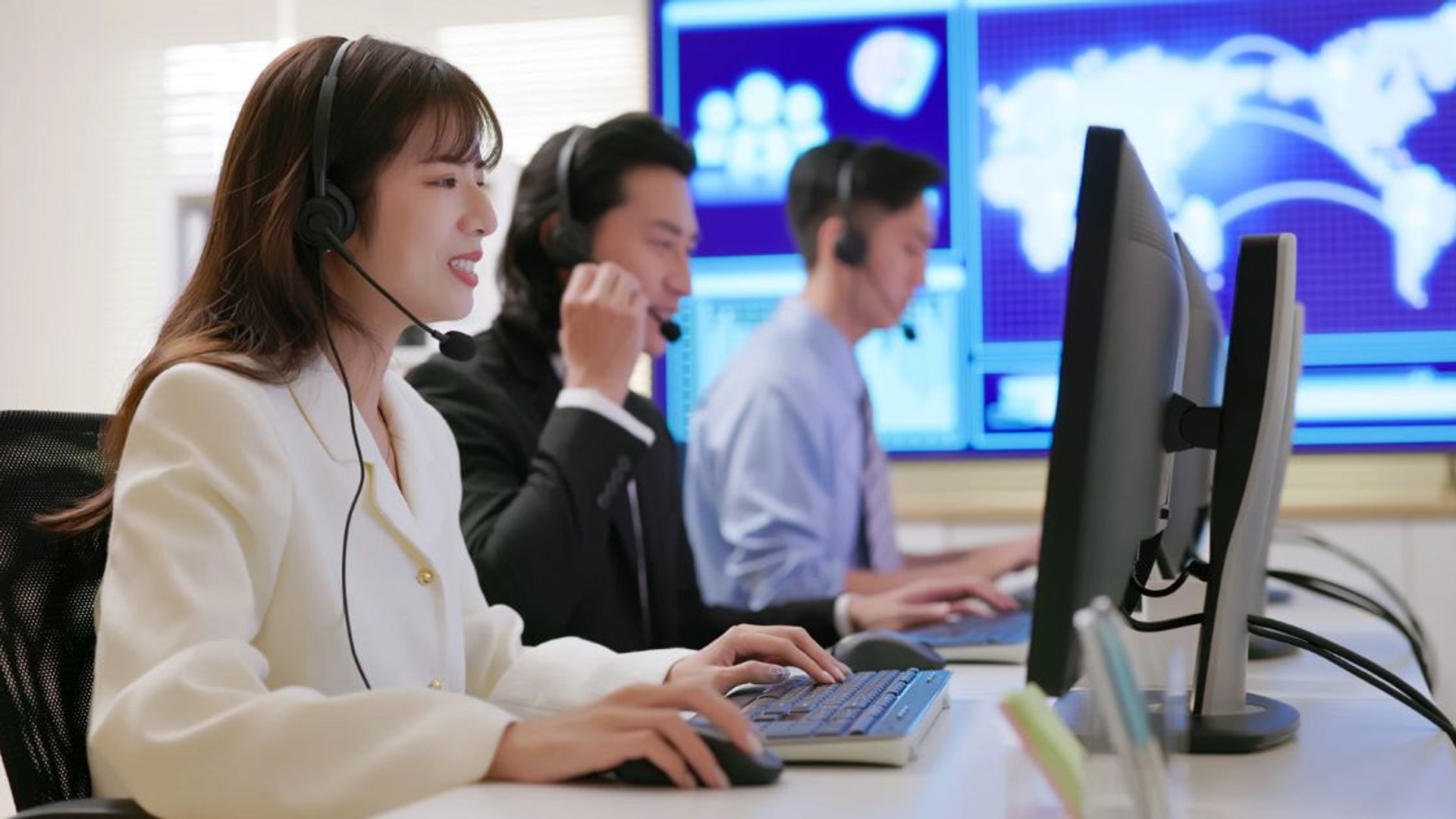 Đội ngũ hỗ trợ khách hàng 123win trực tuyến sẵn sàng phục vụ